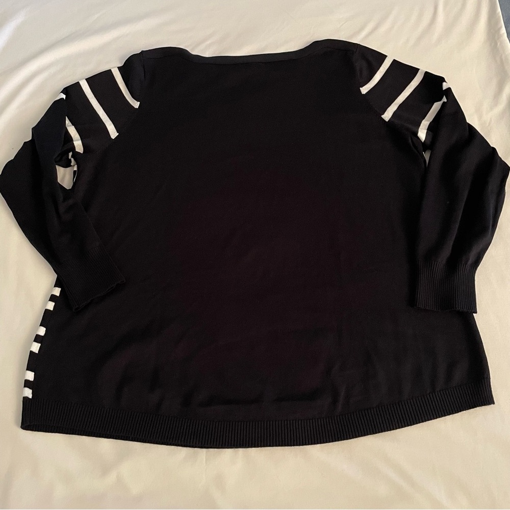 A & I Black and White Sweater abstract stripes size 2 X - Picture 4 of 8